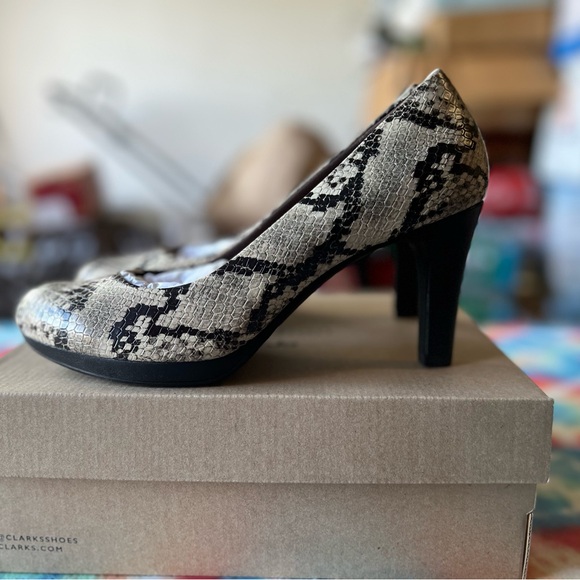 Clarks Women's Snakeskin Pattern Heels Adriel Viola - Picture 4 of 6